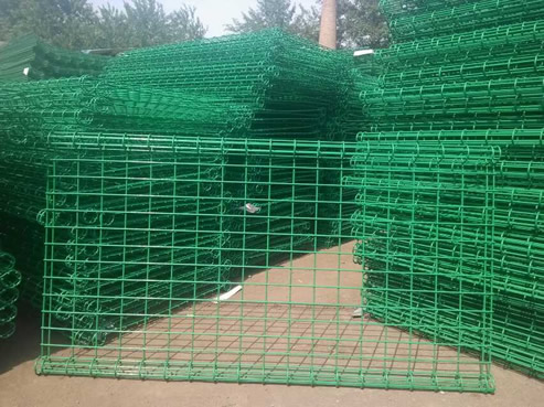 雙圈隔離防護(hù)欄3