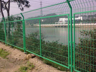 圍墻鐵護(hù)欄