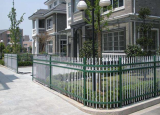 圍墻鐵護(hù)欄